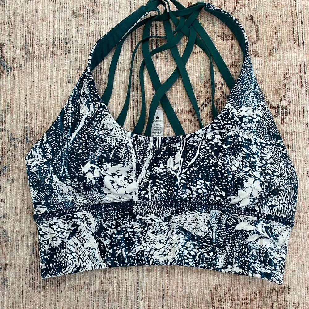 Lululemon sports bra - Size 4 - EUC
